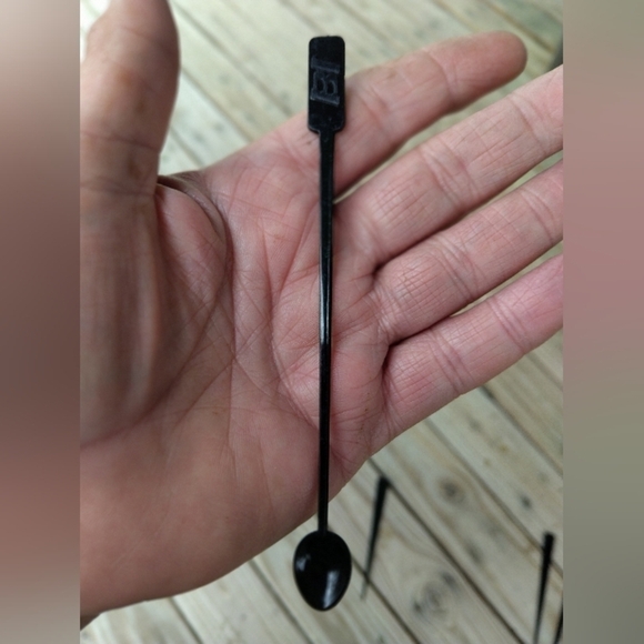 Lot of 8 Vintage Black Drink Stirrers Sizzle Sticks Flat Spoons MCM Barware - Picture 3 of 3